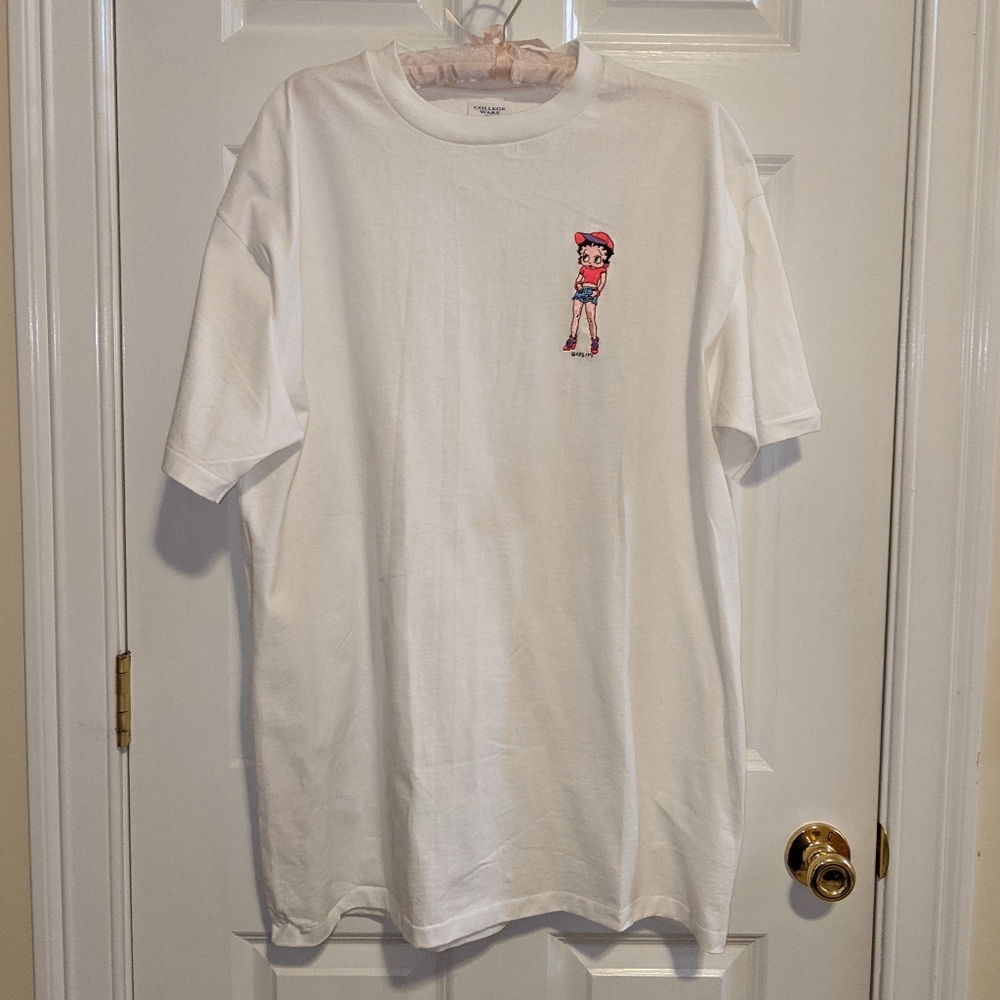 *New* Betty Boop white T-shirt in XL